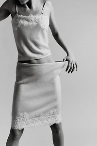 EMBROIDERED LACE KNIT TOP