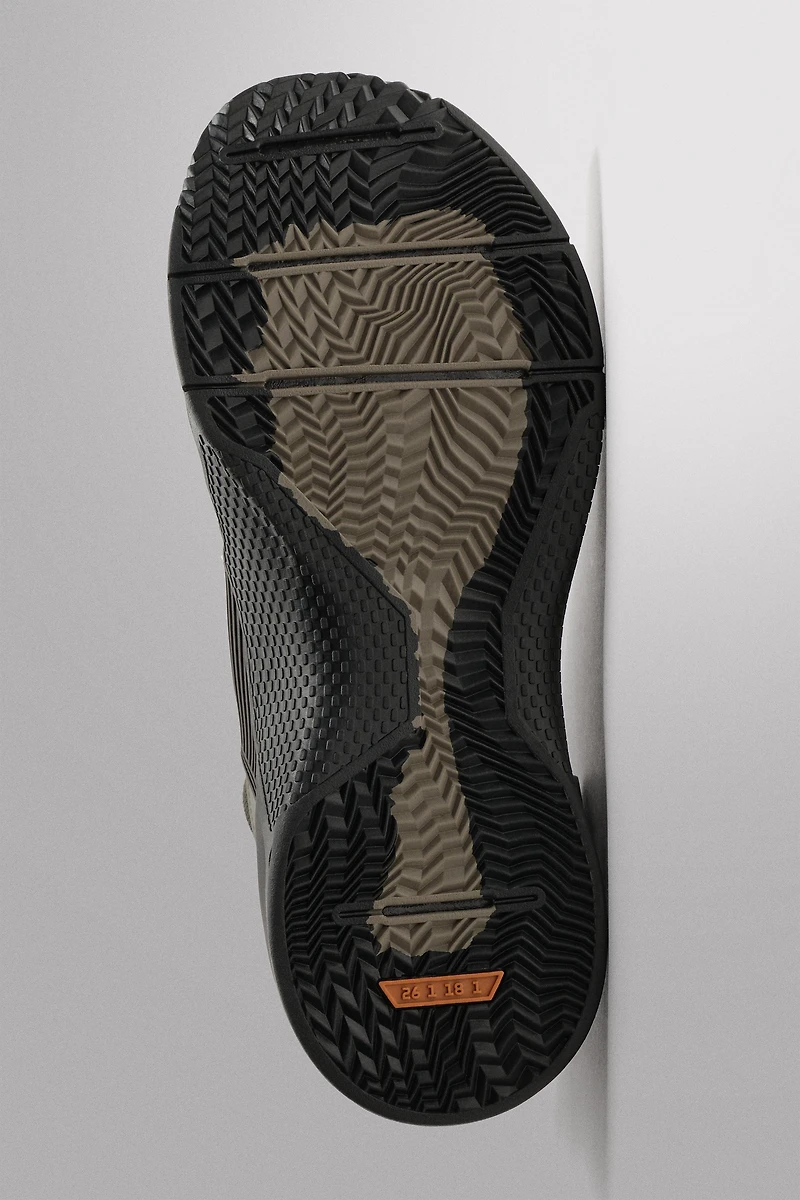TRAINING SNEAKERS