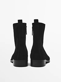 Bottines plates en croûte de cuir