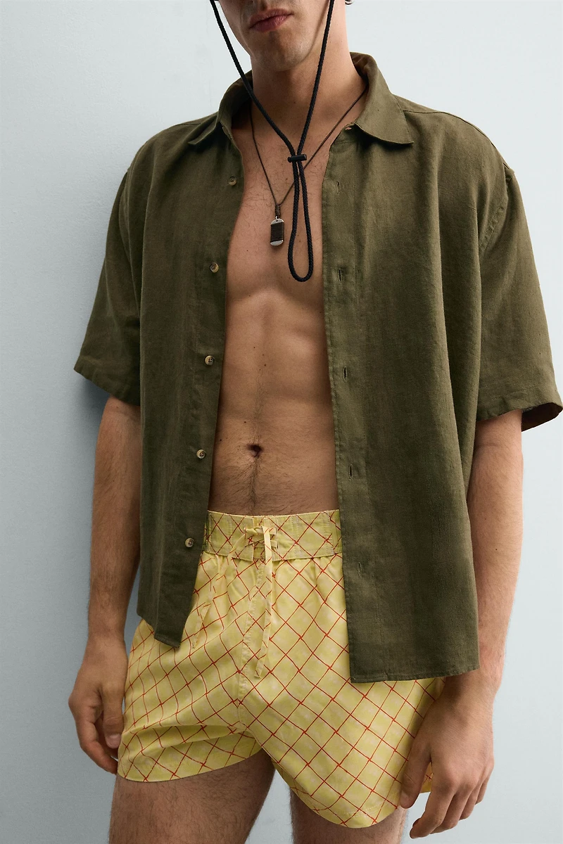 MAILLOT DE BAIN MI-LONG À IMPRIMÉ GÉOMÉTRIQUE DÉLAVÉ