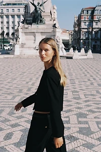 DOUBLE BREASTED SHORT BLAZER