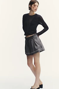 PIPING DETAIL VOLUME SHORTS