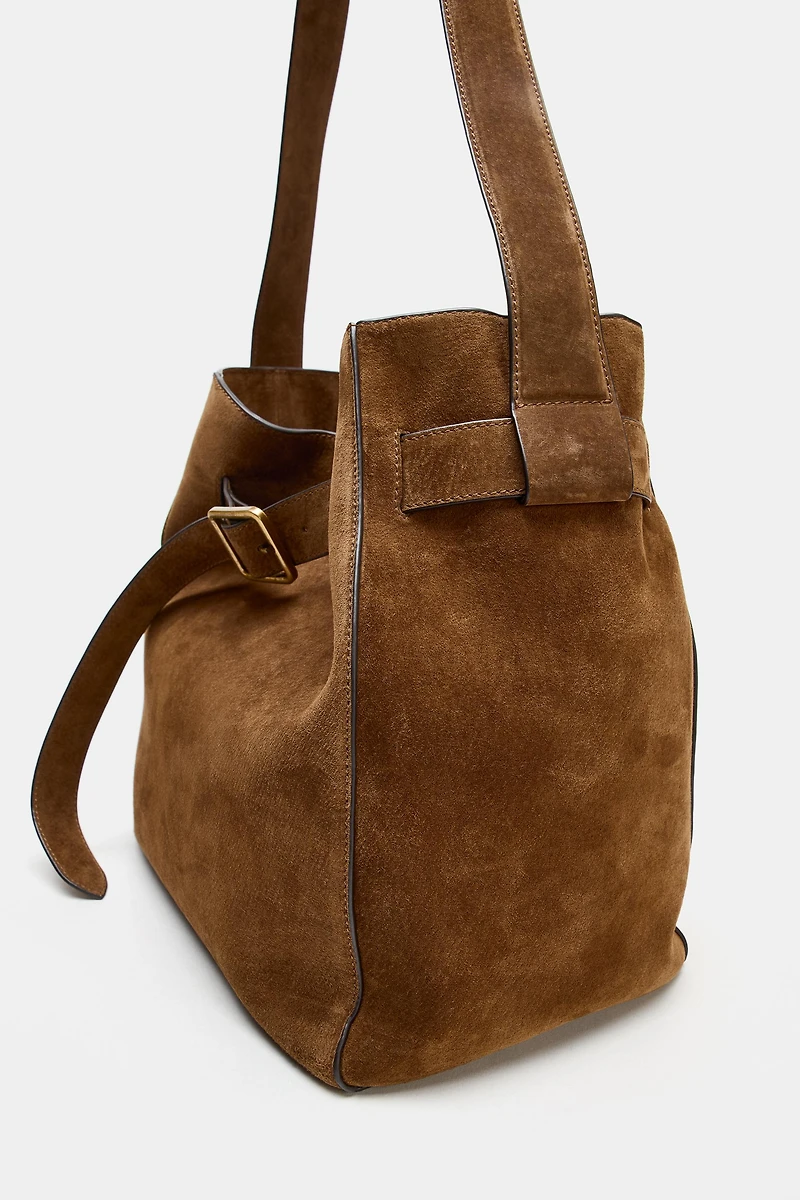 SAC SEAU EN CUIR DÉTAIL CEINTURE