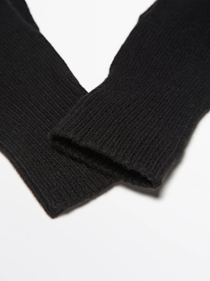 Wool blend knit gloves