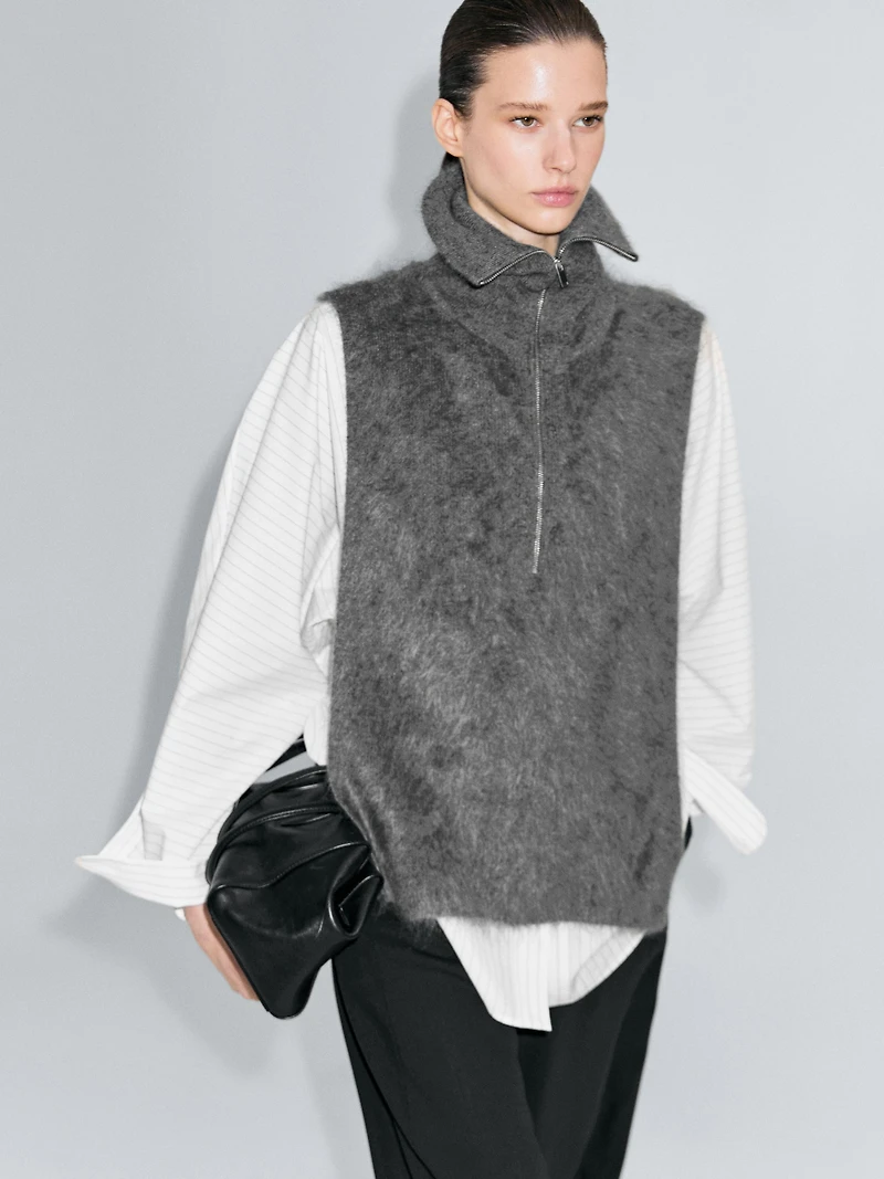 Long 100% cashmere zipped chest bag