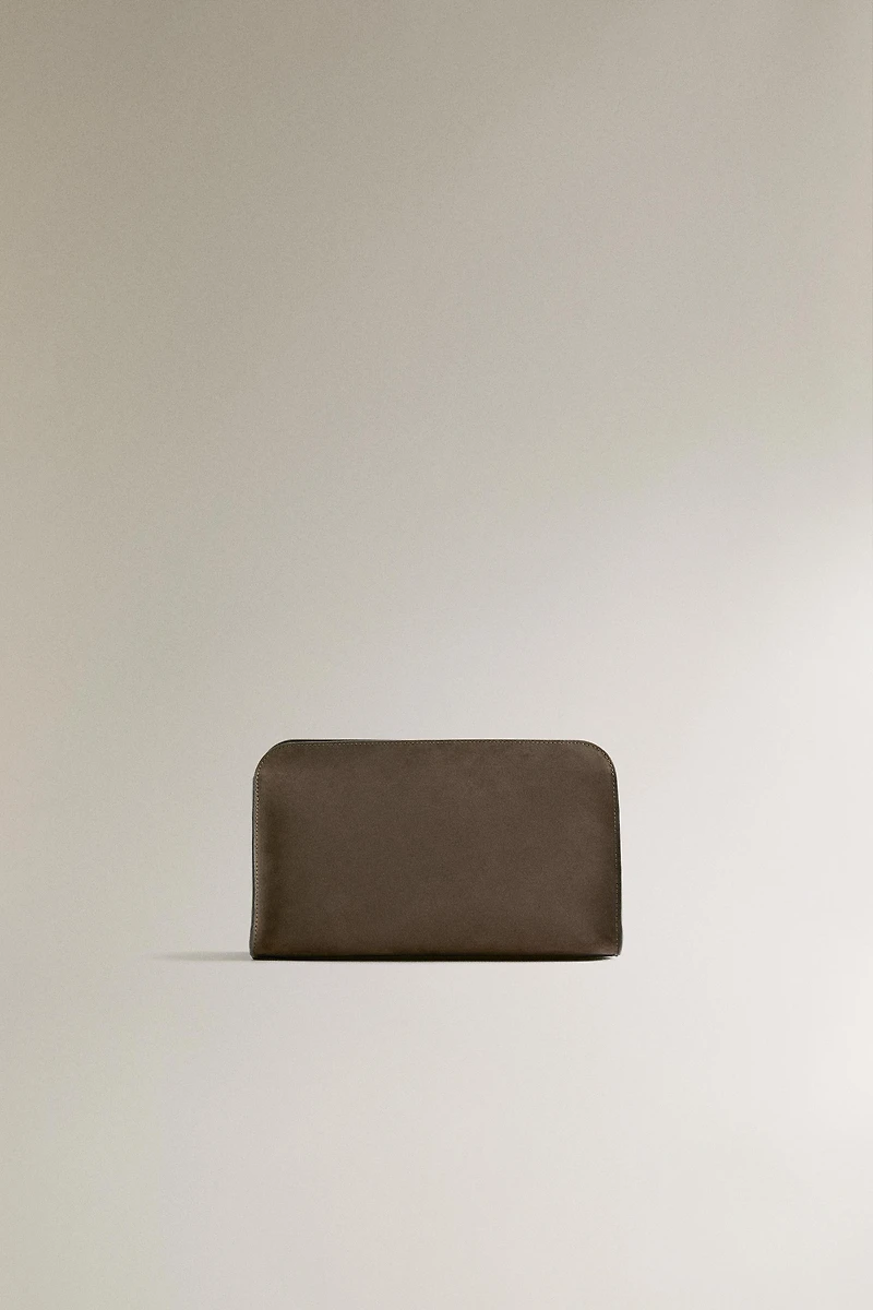 LEATHER TOILETRY BAG