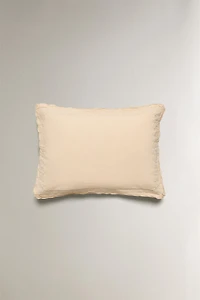 CHILDREN'S THROW PILLOW COVER WITH SCALLOPED EDGE