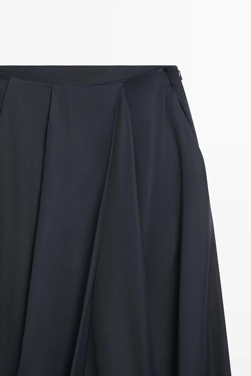Total look flowing draped trousers