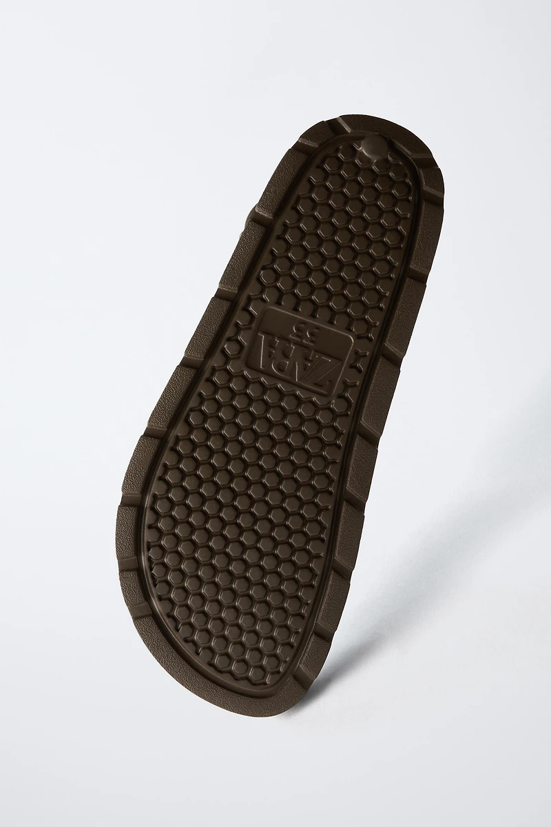 SANDALES DE BAIN