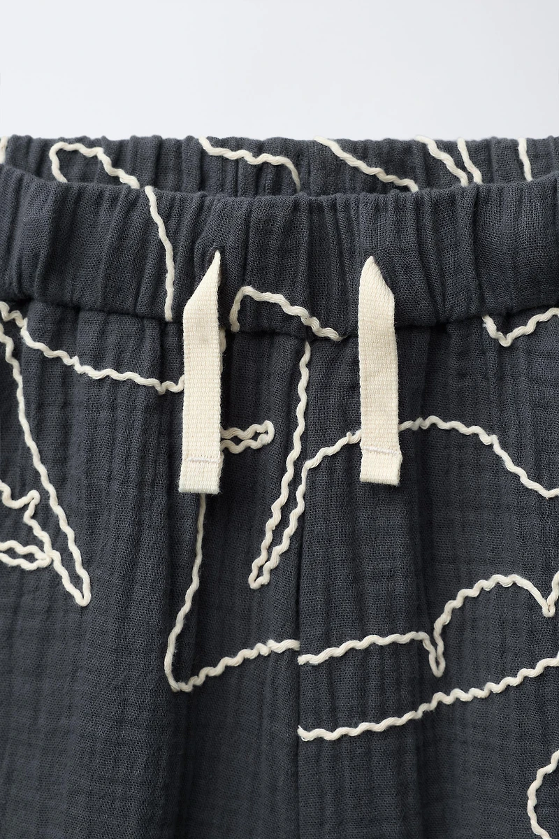 TEXTURED EMBROIDERED SHORTS