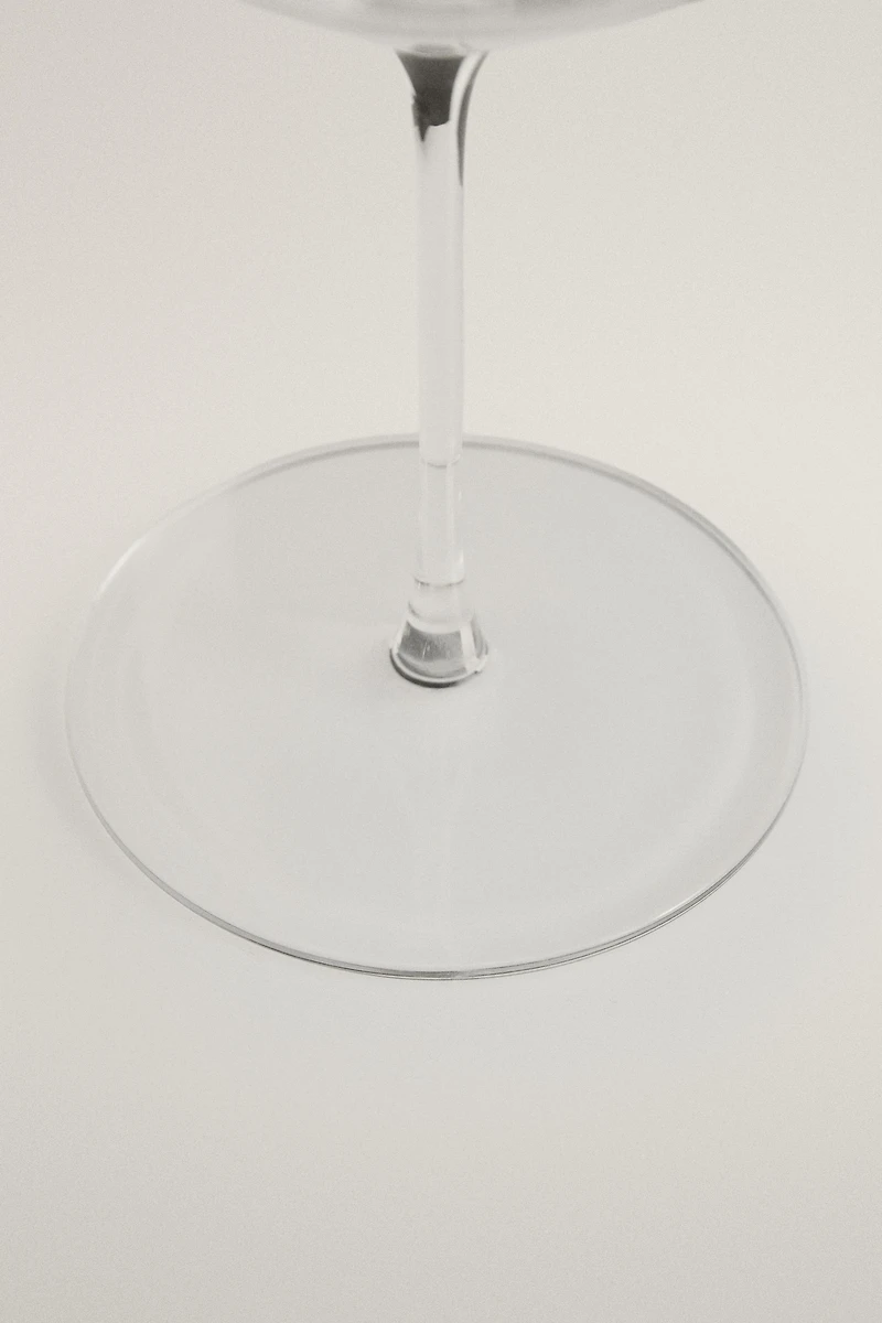 ULTRALIGHT CRYSTALLINE GLASS