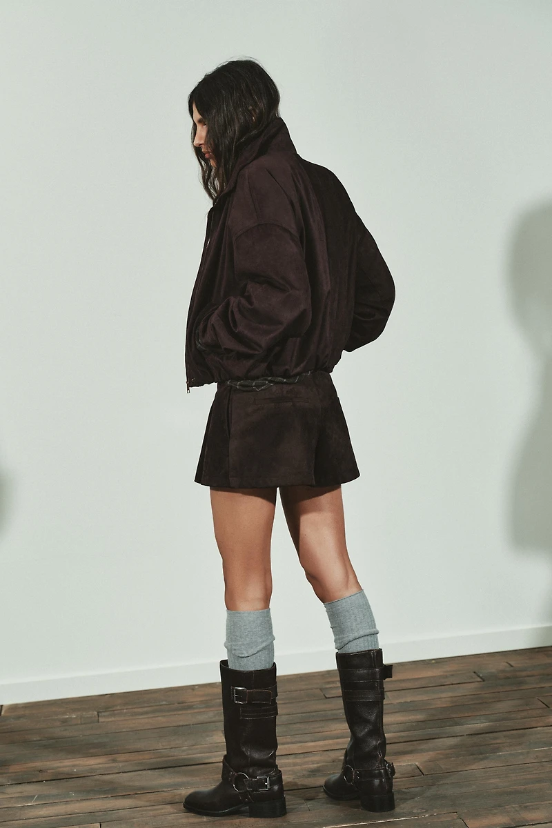 PLEATED BUTTON SHORTS