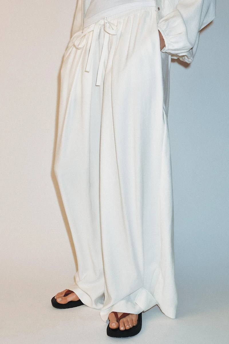 PANTALON FLUIDE À BAS AJUSTABLE