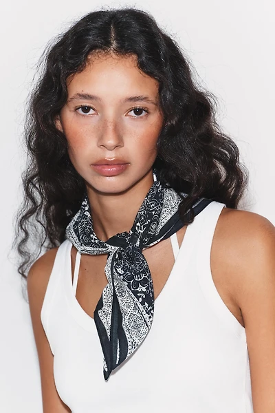 EMBROIDERED FLORAL PRINT BANDANA SCARF