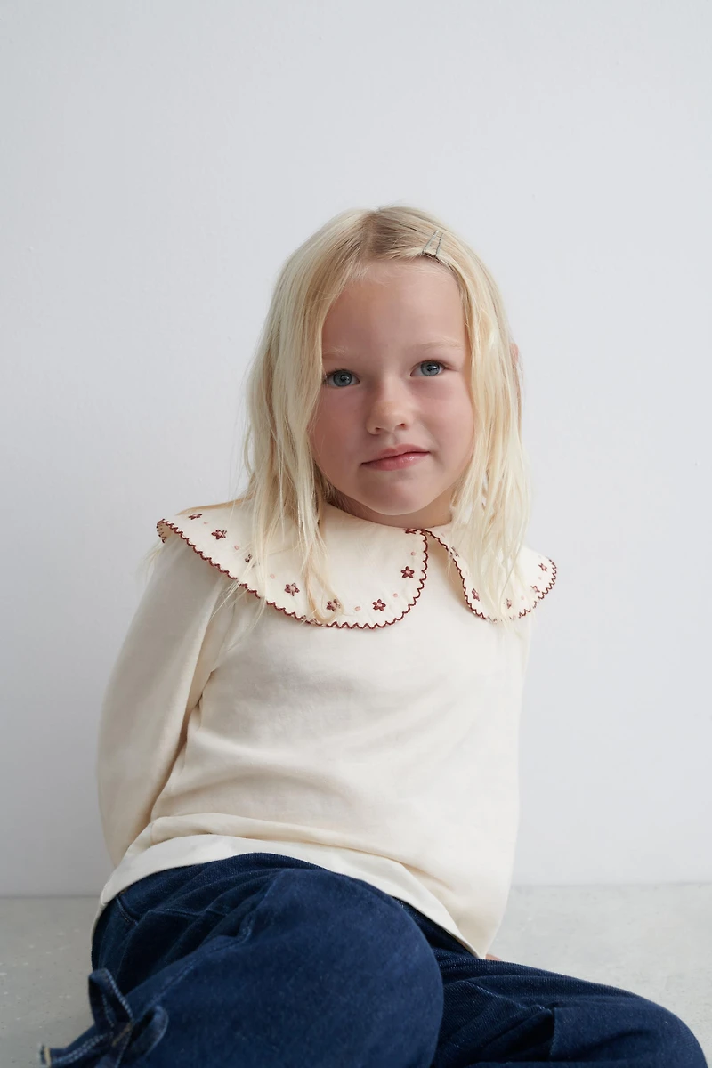 EMBROIDERED PETER PAN COLLAR T-SHIRT