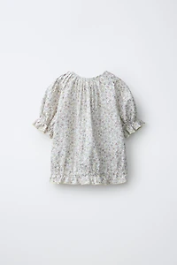 BLOUSE À PLIS NERVURÉS ET FLEURS