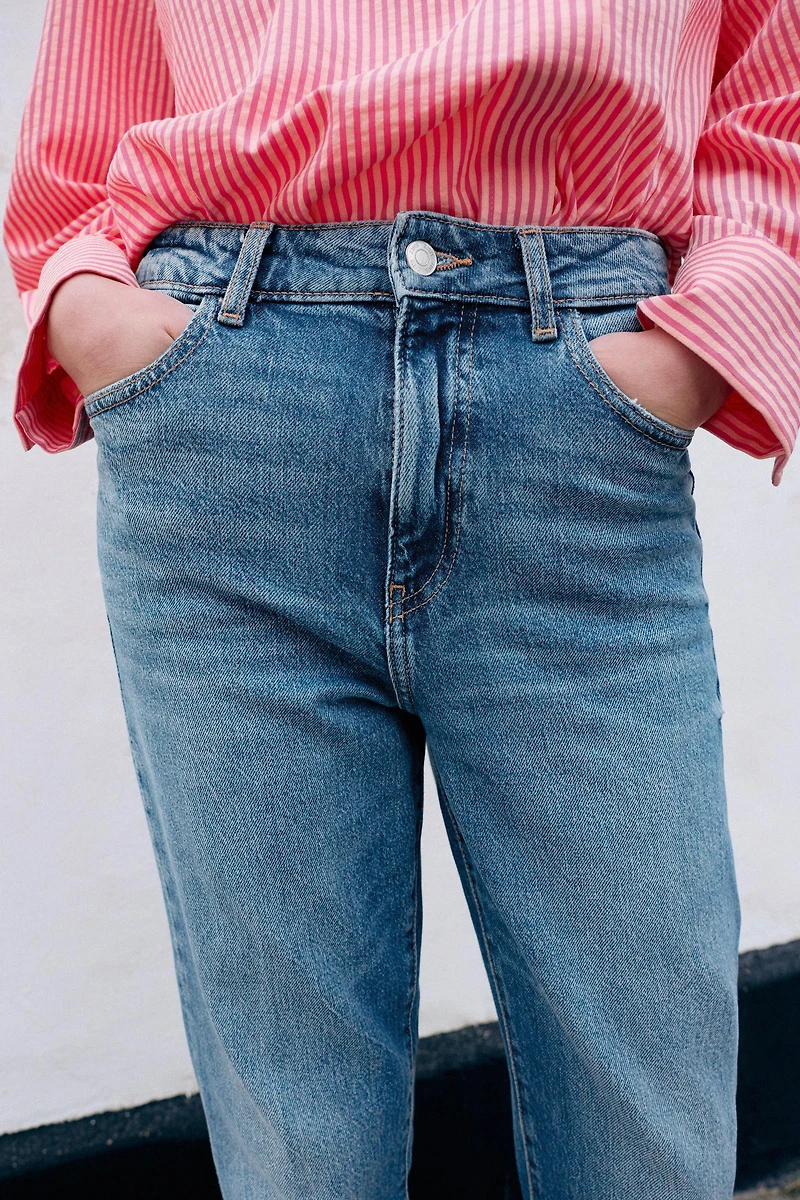 Z1975 HIGH-WAIST MOM FIT JEANS WITH PRESSED CREASE
