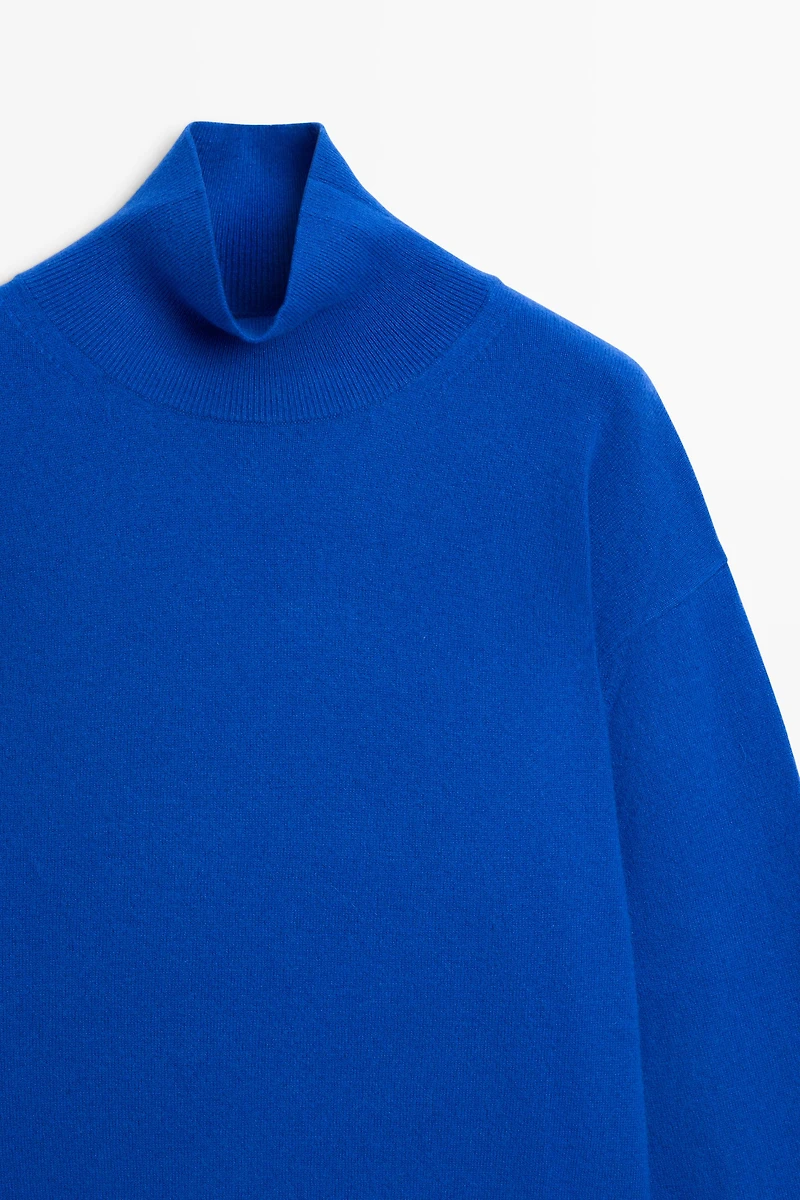 100% cashmere high neck knit sweater