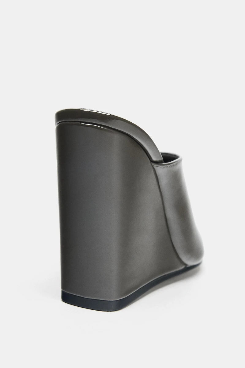 PATENT WEDGE HEELS