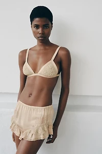 SOUTIEN-GORGE TRIANGLE EN DENTELLE AVEC FANTAISIE