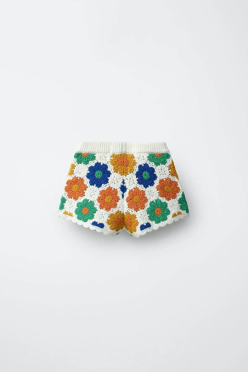 KNIT CROCHET FLORAL SHORTS
