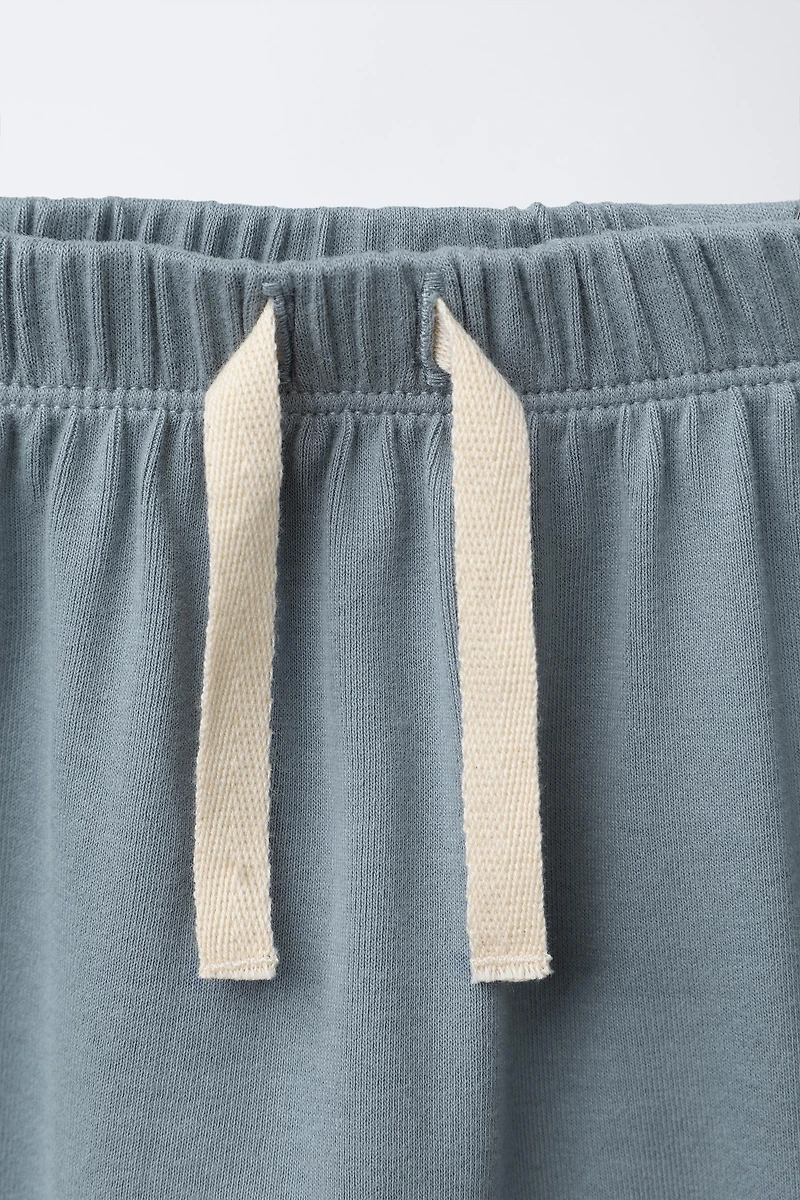 PLAIN T-SHIRT AND PANTS SET