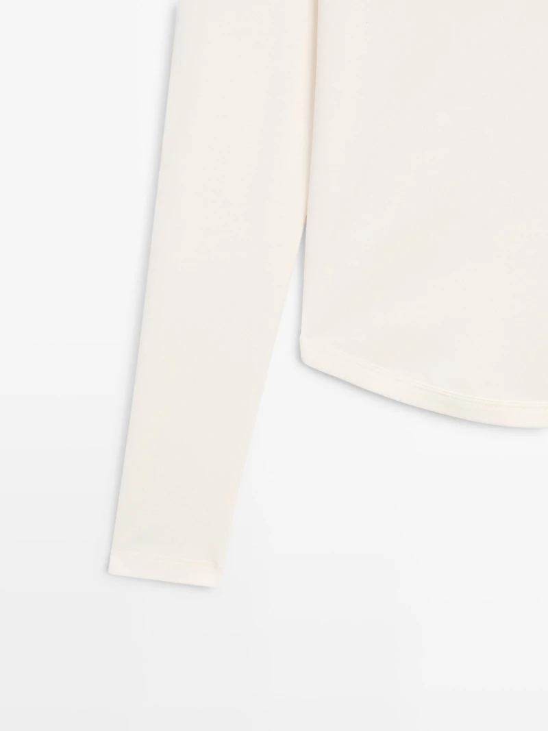 Long sleeve T-shirt with rounded hem