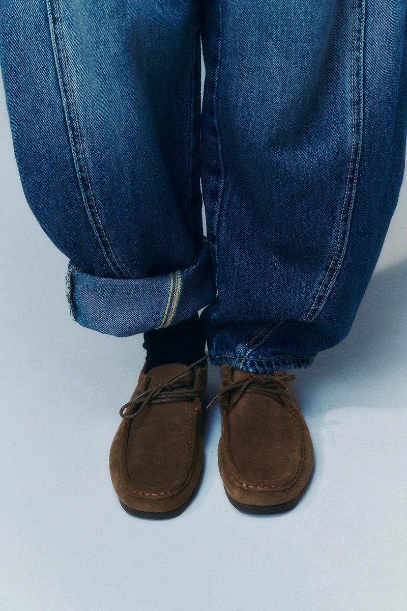 STITCHED LEATHER SHOES