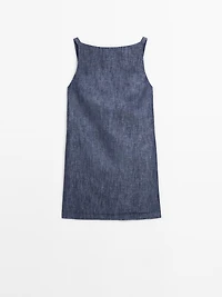 Short dress with low-cut back