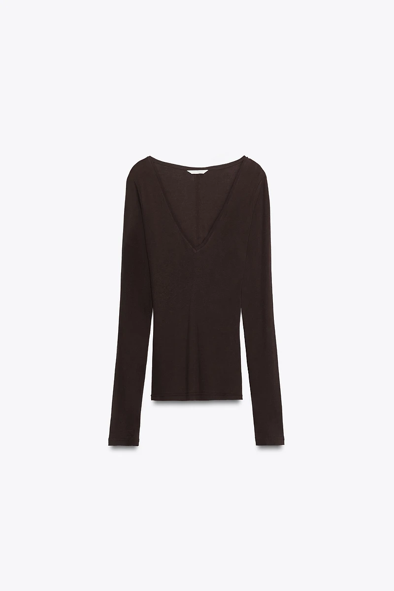 V-NECK T-SHIRT