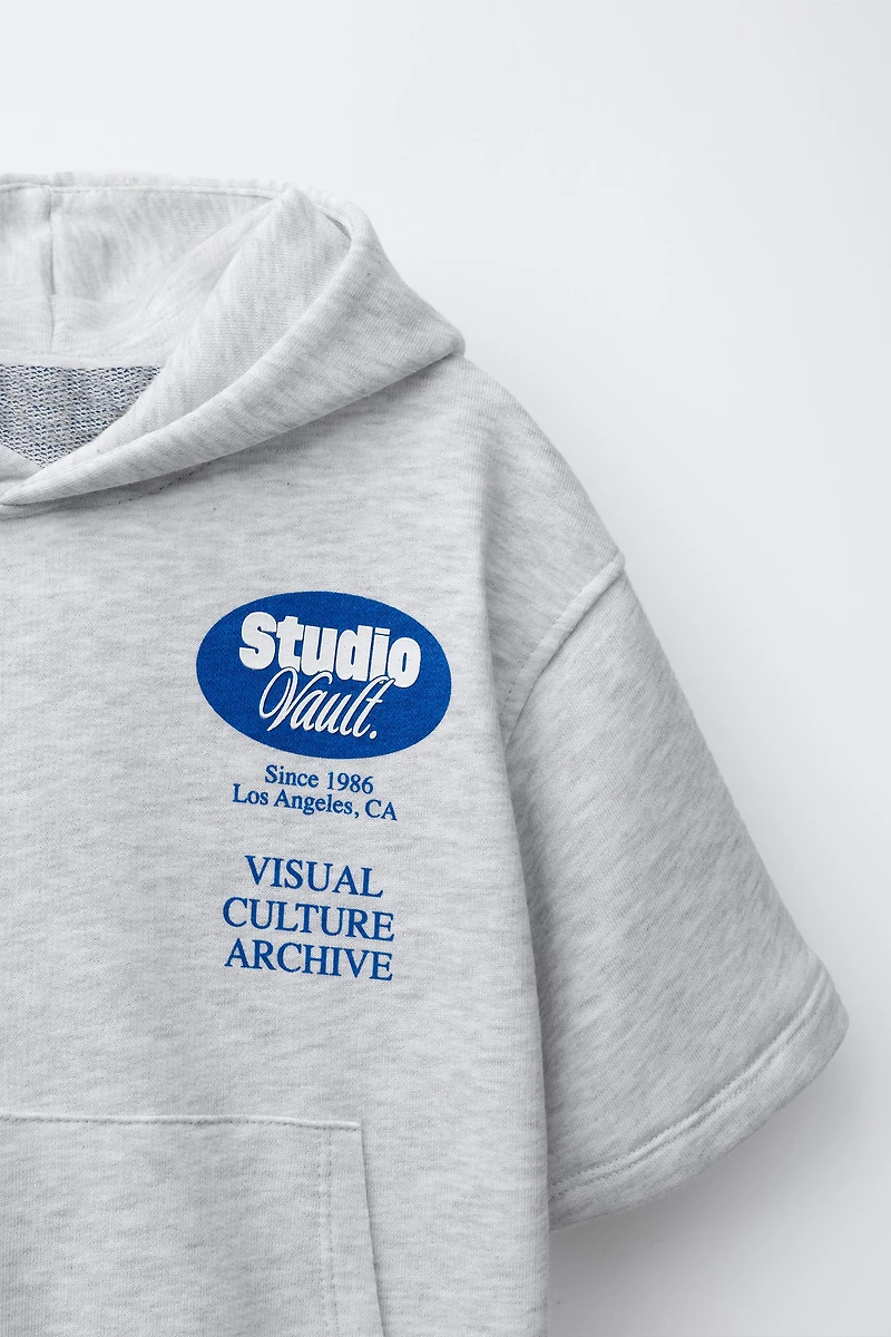 SHORT SLEEVE RAISED SWEATSHIRT