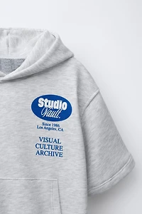 SHORT SLEEVE RAISED SWEATSHIRT