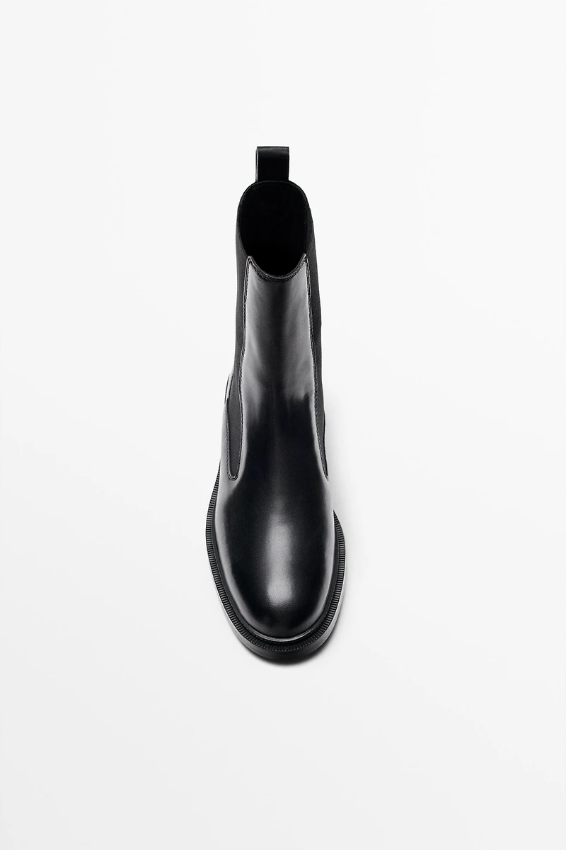 Flat leather Chelsea ankle boots