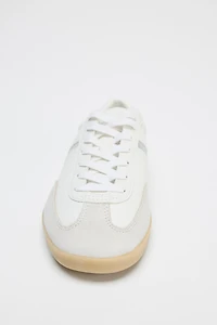 ATHLETIC SHOES