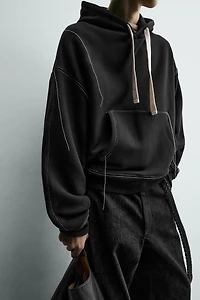 TOPSTITCHED HOODIE SWEATSHIRT