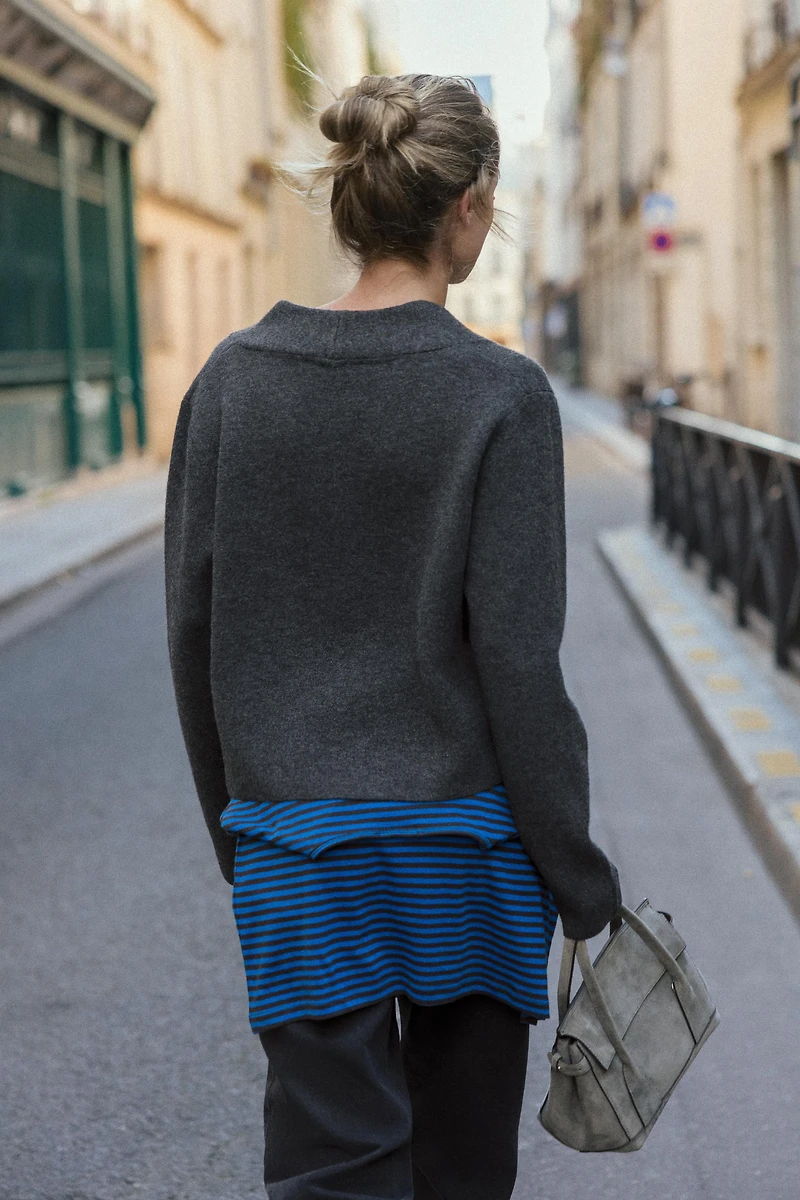 V-NECK KNIT CARDIGAN