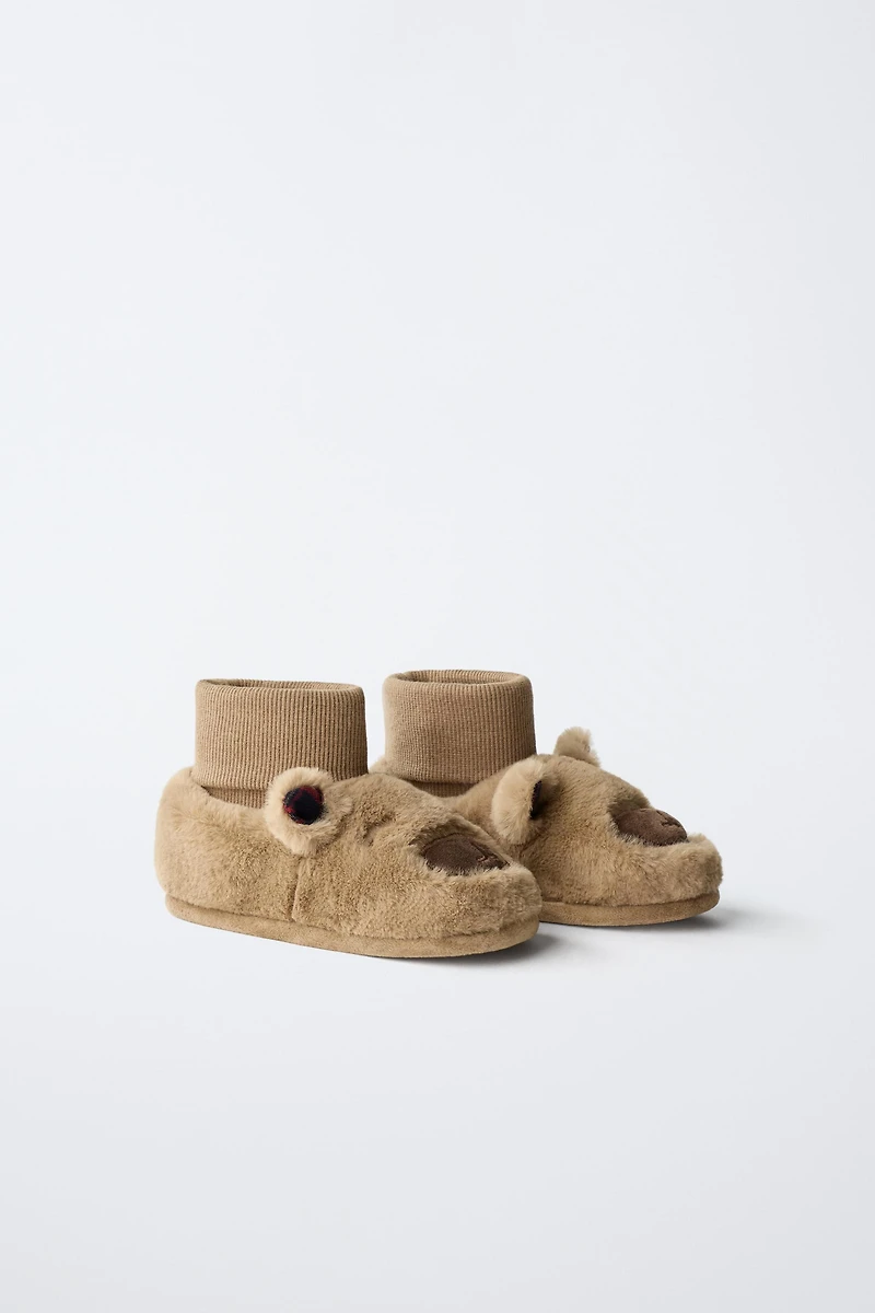 CAPYBARA SLIPPER SOCKS