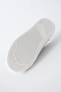 SOFT SNEAKERS