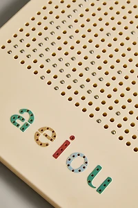 CHILDREN'S TOY MAGNETIC BOARD