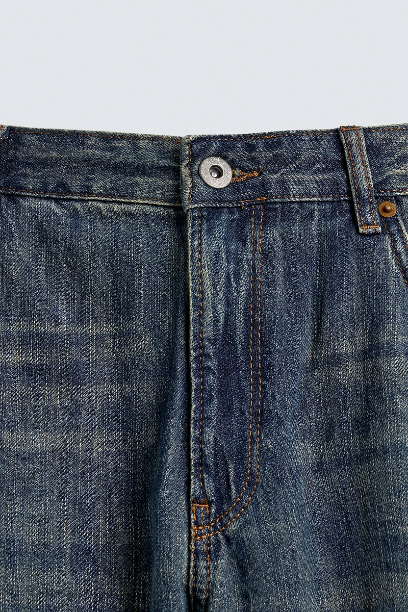 LOW RISE FLARE FIT JEANS