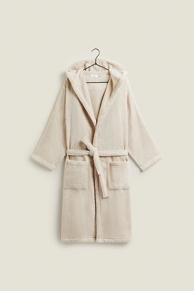 EXTRA SOFT HOODED BATHROBE (380 GXM²)
