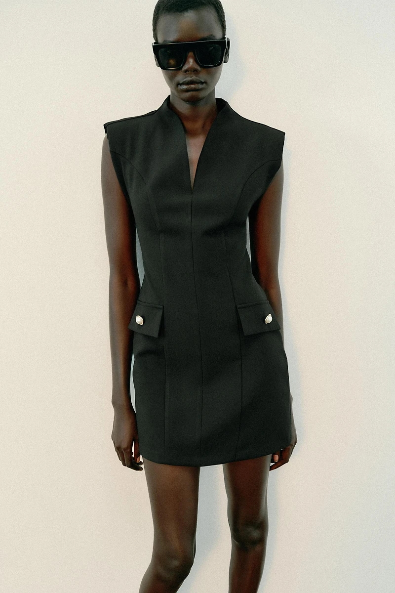 ROBE COURTE À ÉPAULETTES