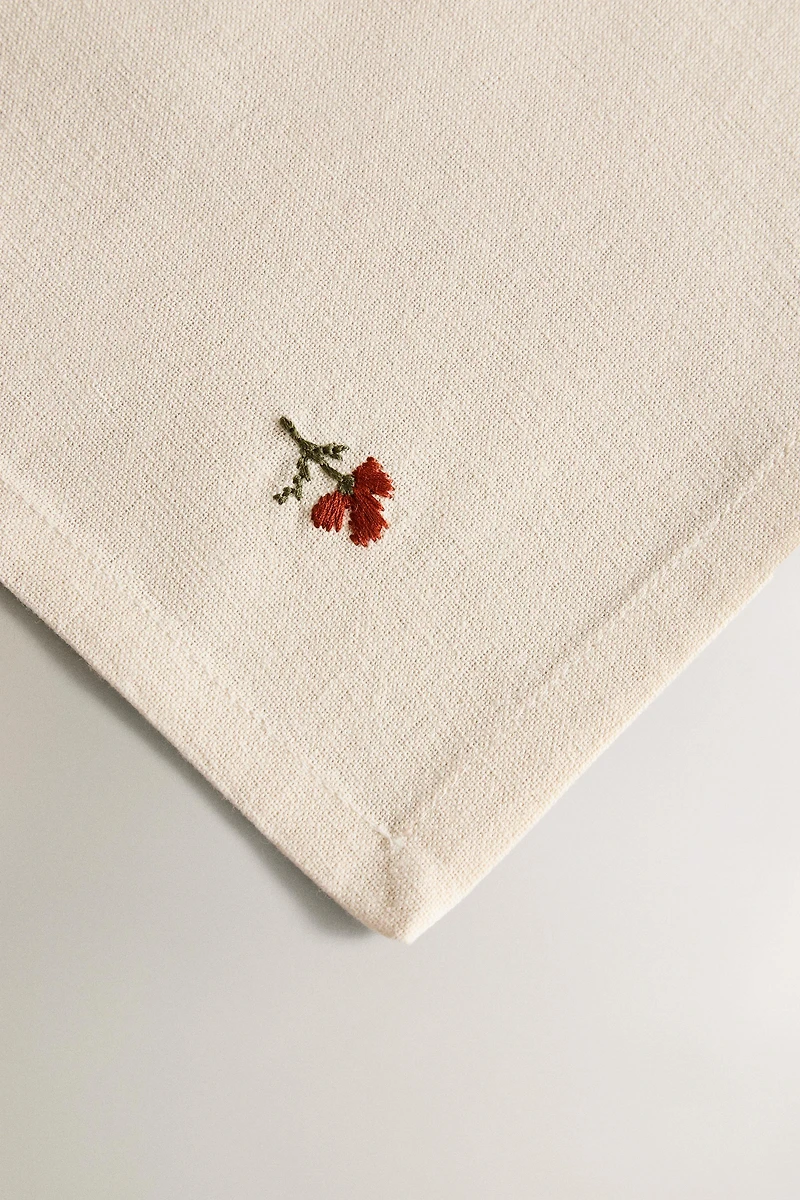 SET OF FLORAL EMBROIDERED NAPKINS (SET OF 2)