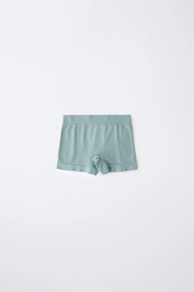AGES 8-14 / THREE-PACK SEAMLESS BOYSHORTS