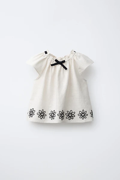 EMBROIDERED FLORAL BLOUSE