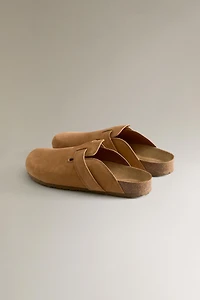 LEATHER CLOGS WITH STRAP