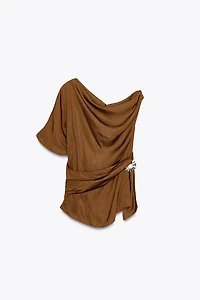 ASYMMETRICAL SATIN EFFECT APPLIQUÉ TOP