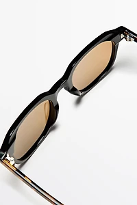 Round resin sunglasses