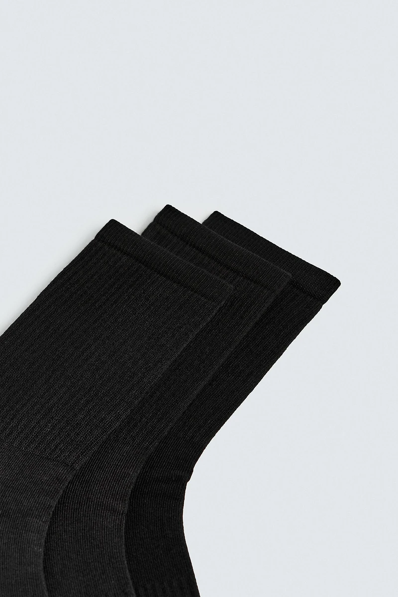 THREE-PACK OF BASIC RIBBED SOCKS
