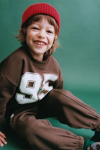 EMBROIDERED ANIMAL NUMBER SWEATSHIRT